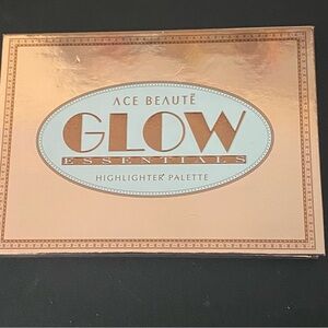 Ace Beaute Glow Essentials Highlighter Palette in Gold and Cream